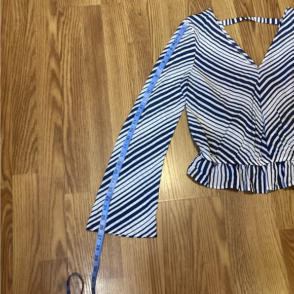 Women’s blouse size medium brand Express long sleeve - Picture 4 of 8